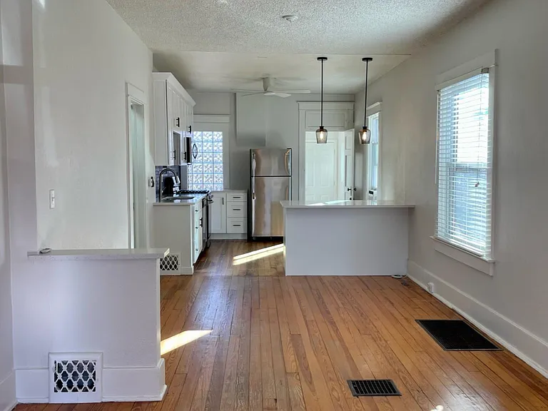 722 E Florida Ave — Photo 4