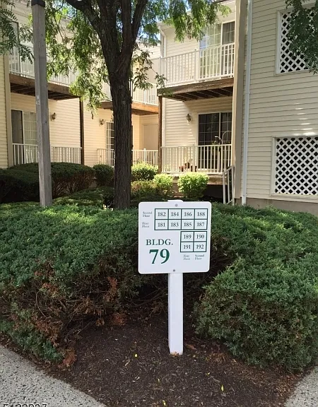 186 Potomac Dr — Photo 1