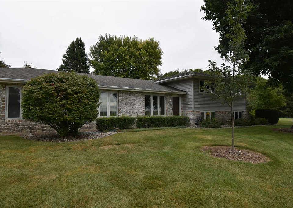 1st image of 10 Heritage Pl