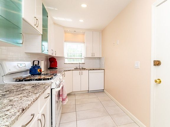 2nd image of 26 Lake Shore Ct APT 1