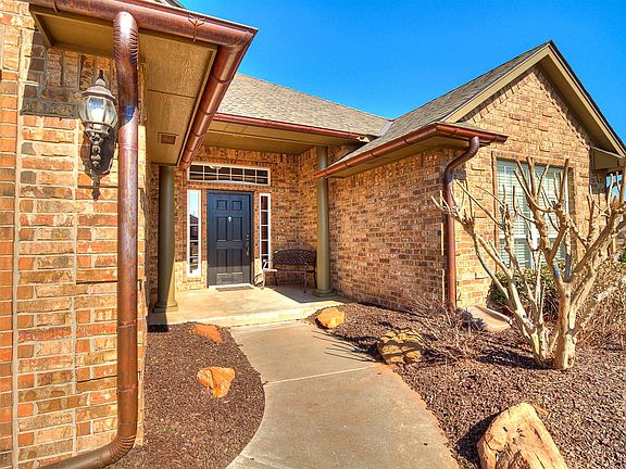 3rd image of 15912 San Miguel Cir
