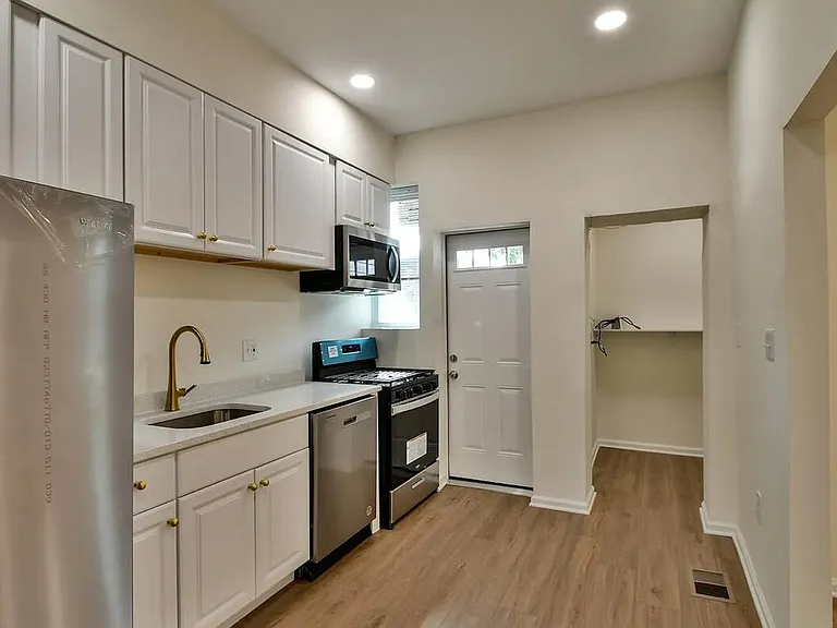 1727 E 33rd St #1 — Photo 4