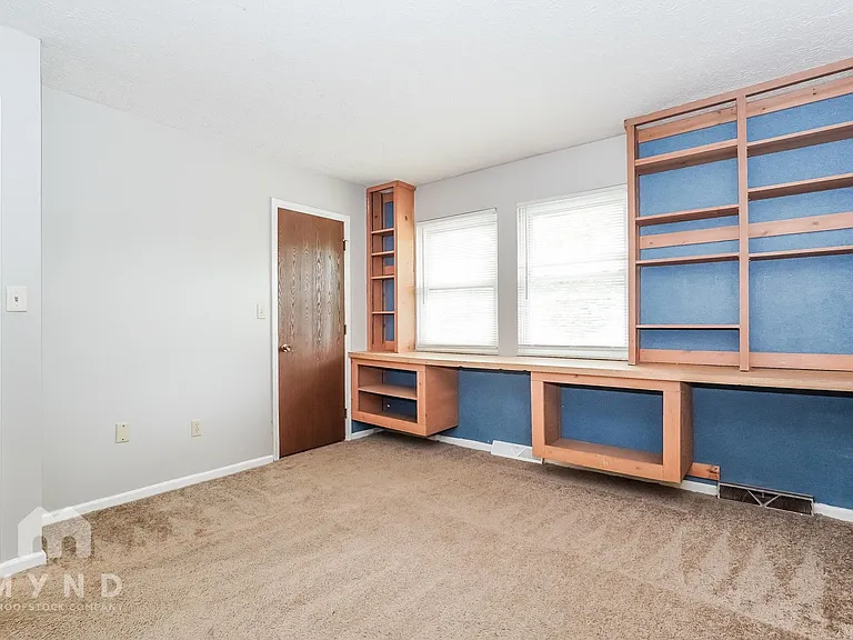 566 Presidential Way — Photo 18