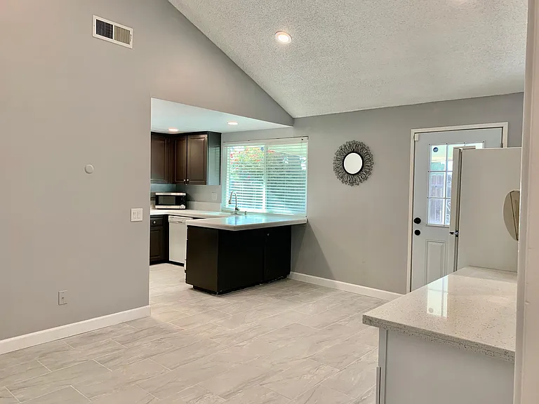 3405 Valencia Hill Dr — Photo 8
