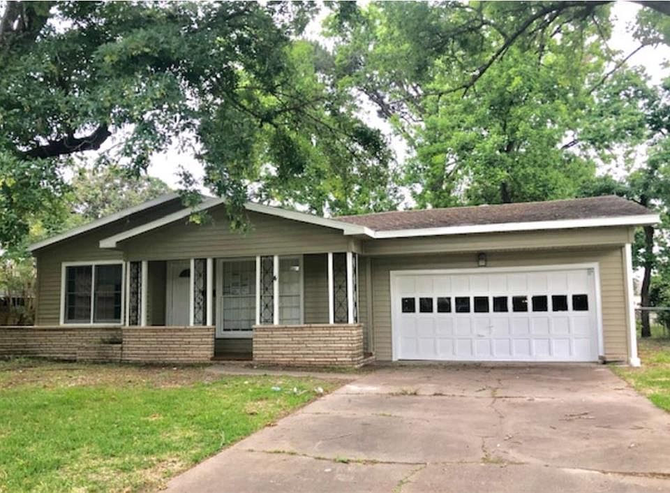 1st image of 4 Southlawn Cir