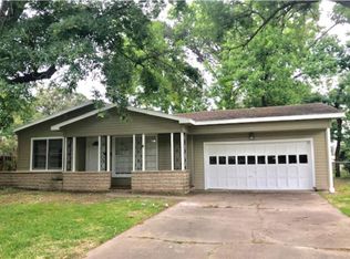 4 Southlawn Cir, La Marque, TX 77568