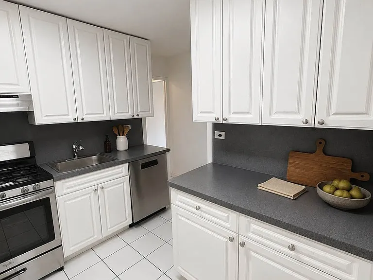 250 E 63rd St #811 — Photo 7