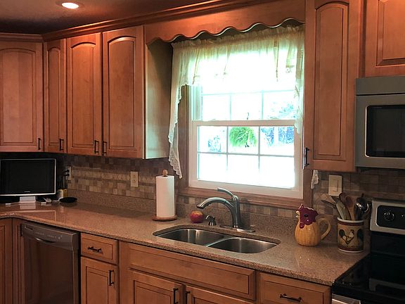 4th image of 455 White Pine Dr