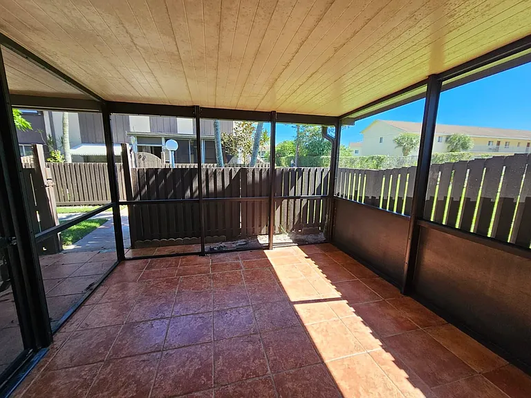 2148 Sherwood Forest Blvd #4 — Photo 5
