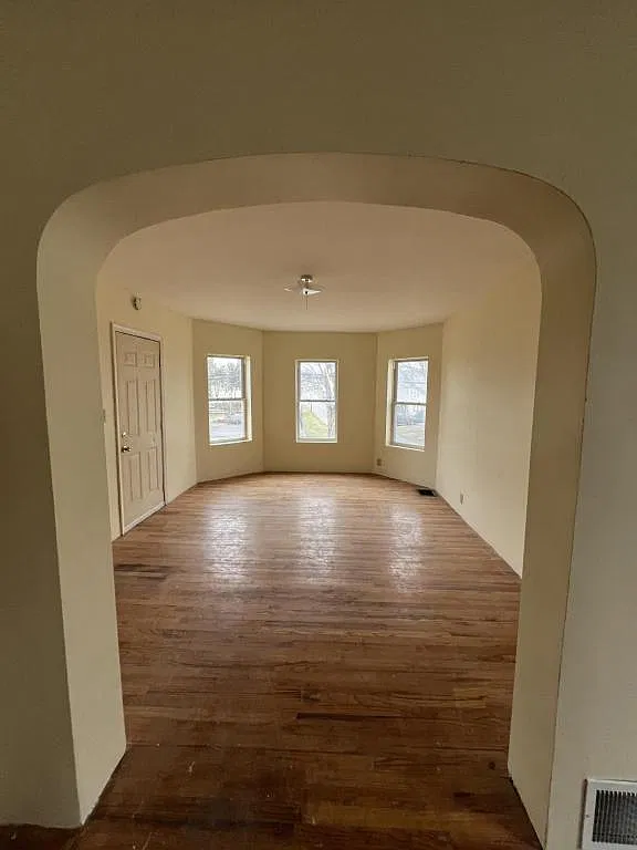 401 Nichols St — Photo 1