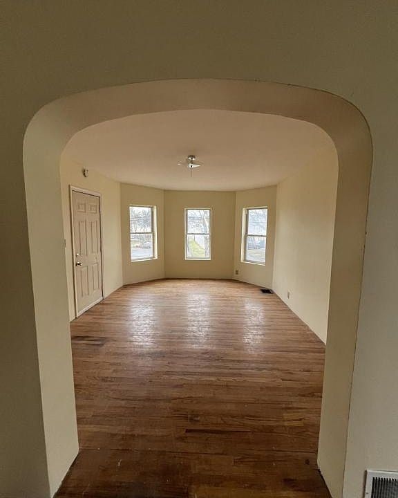 1st image of 401 Nichols St #403-3