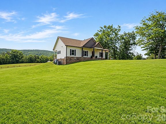3rd image of 14 Daisy Ln