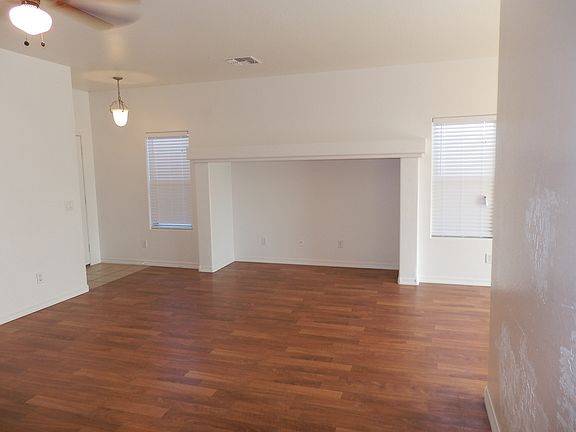 3rd image of 815 W Spruell Ave