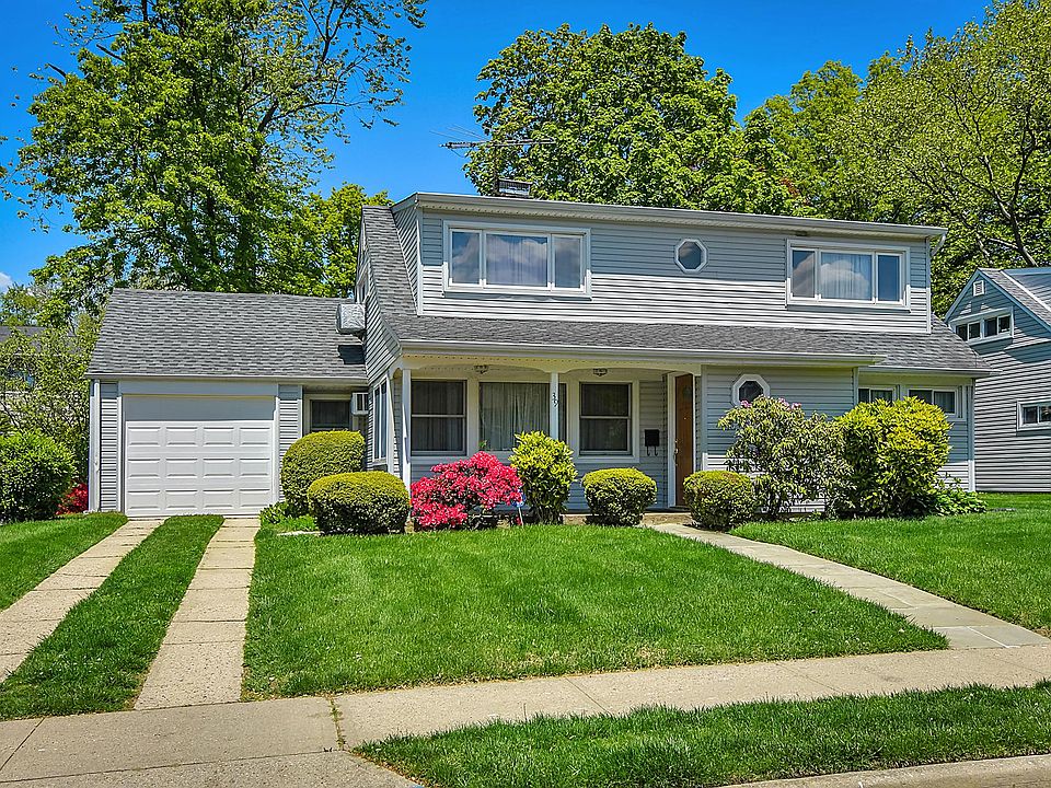 1st image of 39 Wakefield Ave