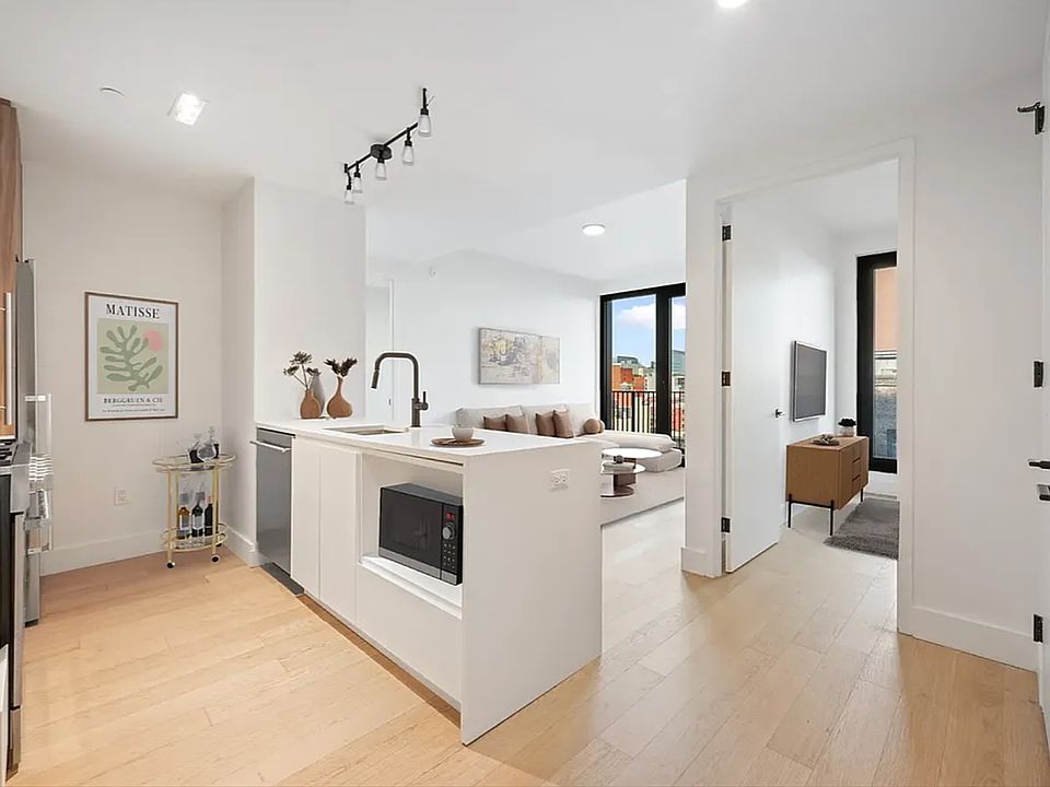 1st image of 224 W 124th St #1000
