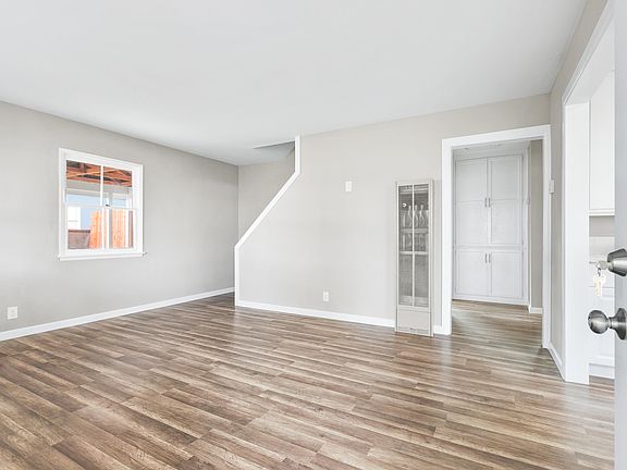 5th image of 44227 Hardwood Ave
