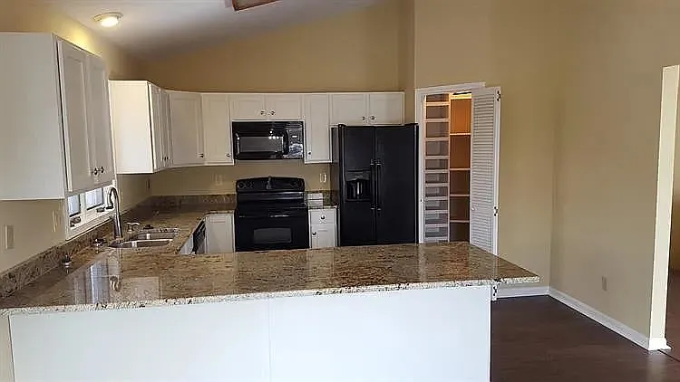 501 Dustin Dr — Photo 3