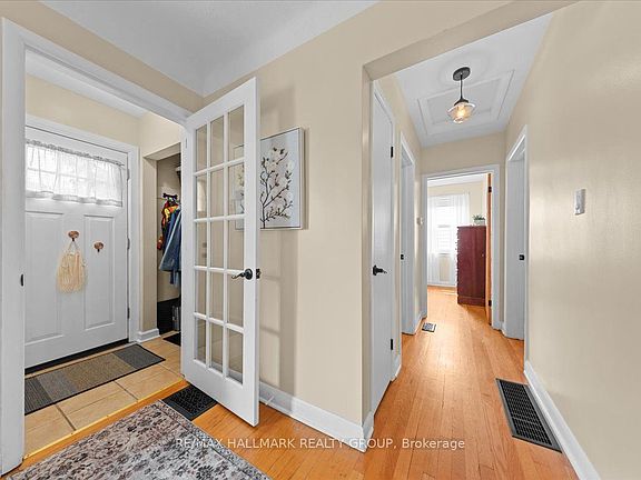 5th image of 515 Clothier St E