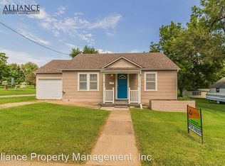1310 8th St, Wamego, KS 66547
