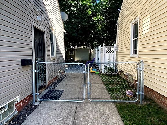 5th image of 5907 Forest Ave