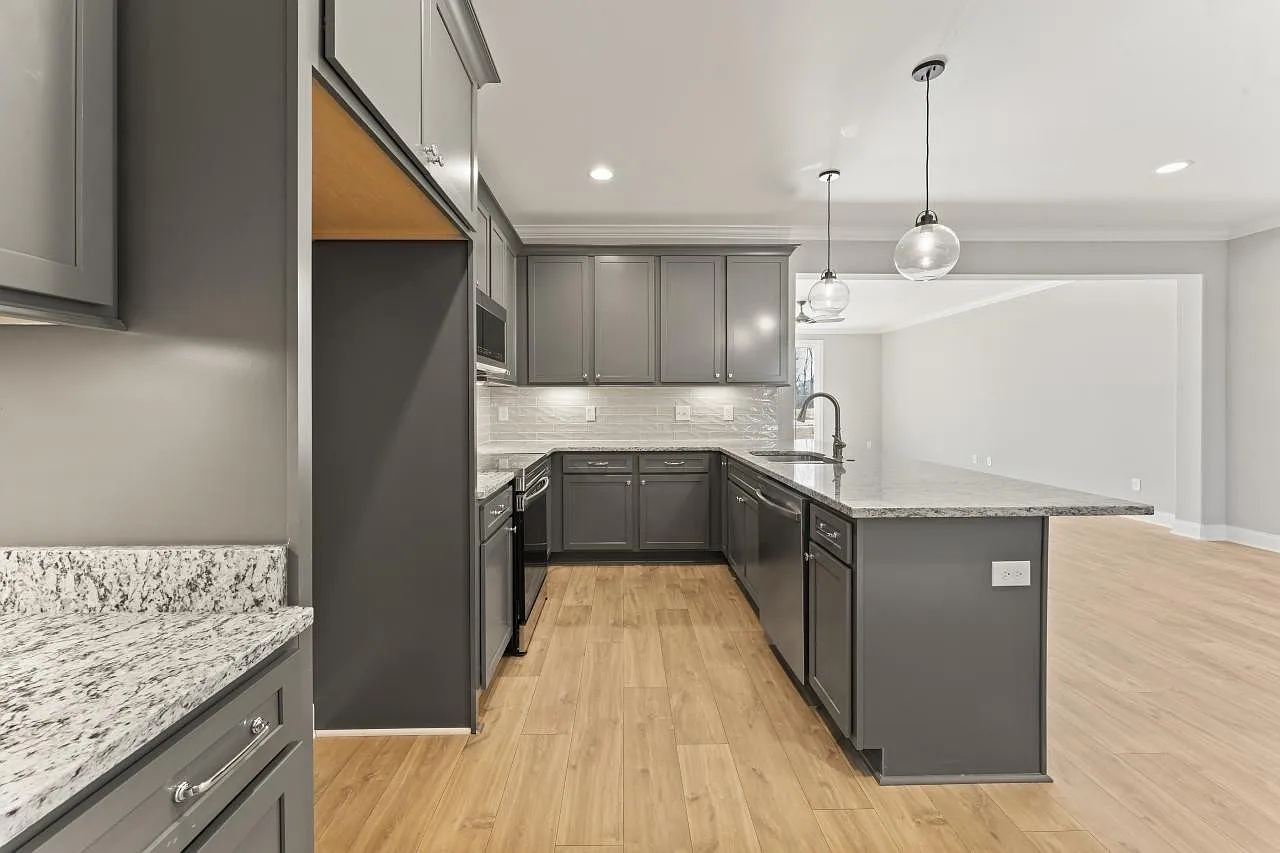 3 bed, 2.5 bath, 1849 sqft, $2,300 — Photo 3
