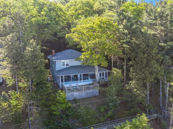 790 S Beach St, Pentwater, MI 49449