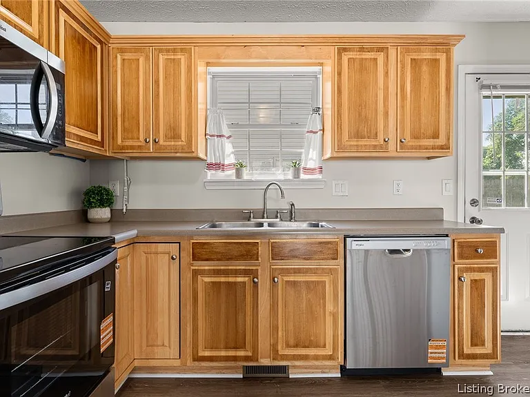7836 Joseph Dr — Photo 11