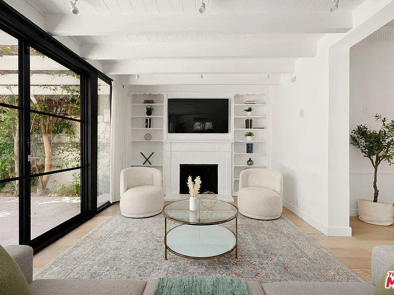 712 N Rodeo Dr — Photo 9