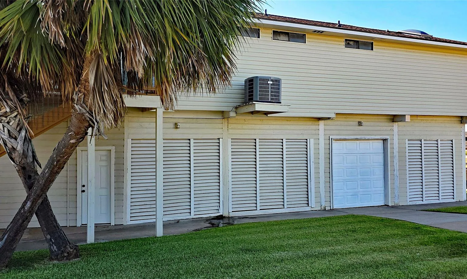 3 bed, 2.5 bath, 1230 sqft, $3,000 — Photo 4