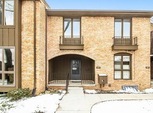 935 Greenhills Dr, Ann Arbor, MI
