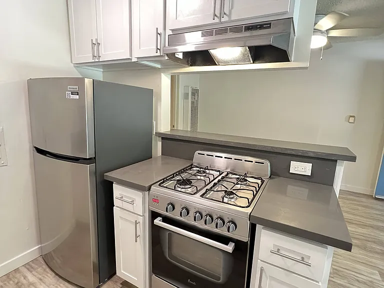 Navy Street Apartments — Photo 9