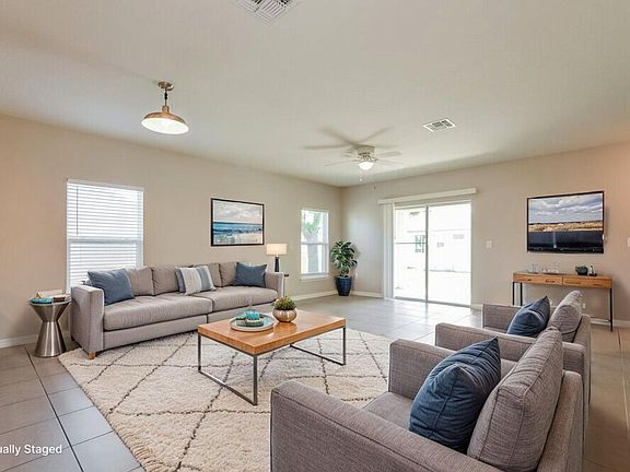 3rd image of 803 Savona Pl