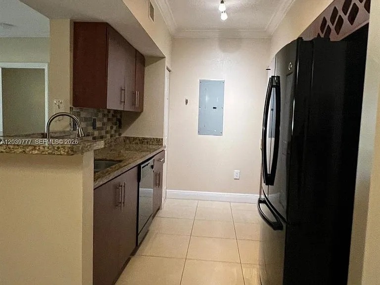231 SW 116th Ave #19105 — Photo 3