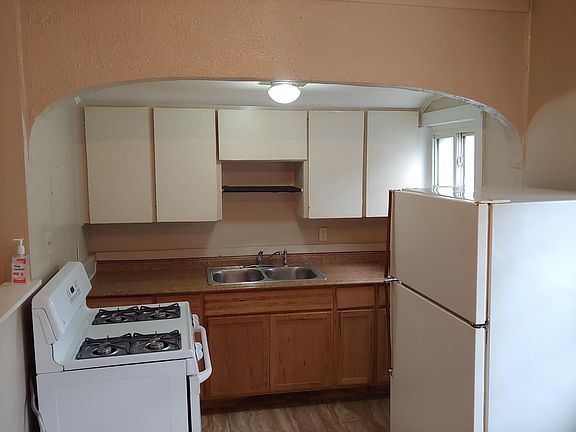 3rd image of 816 15th St #B