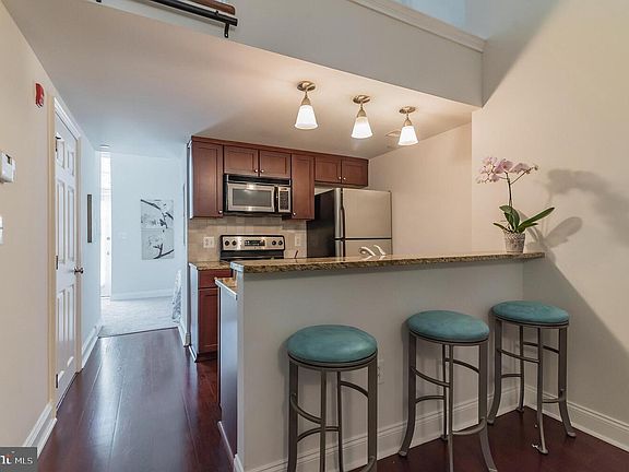 4th image of 1 Academy Cir Unit 220