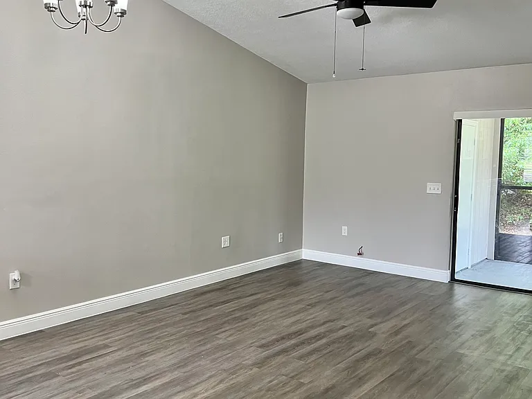 618 Woodlane Cir — Photo 5