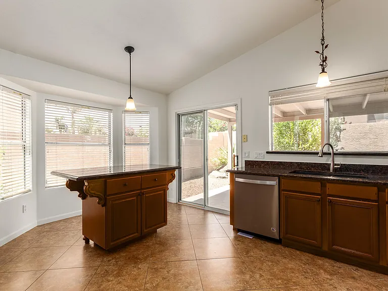 4634 E Grovers Ave — Photo 10