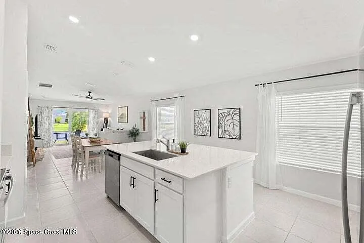 661 Papillon St SW — Photo 4