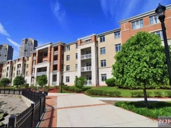 7400 River Rd APT 403, North Bergen, NJ 07047