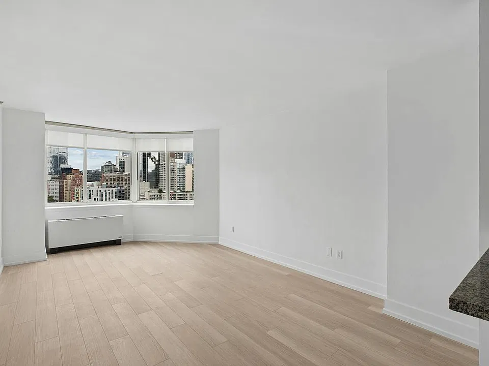 420 W 42nd St #18G