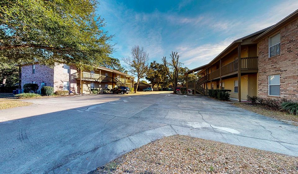 1st image of 896 Silverwood Dr