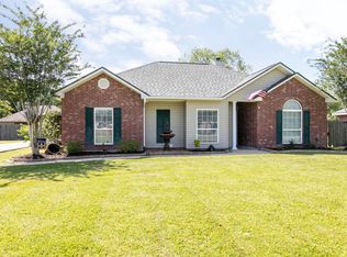 121 Lockridge Dr, Broussard, LA 70518