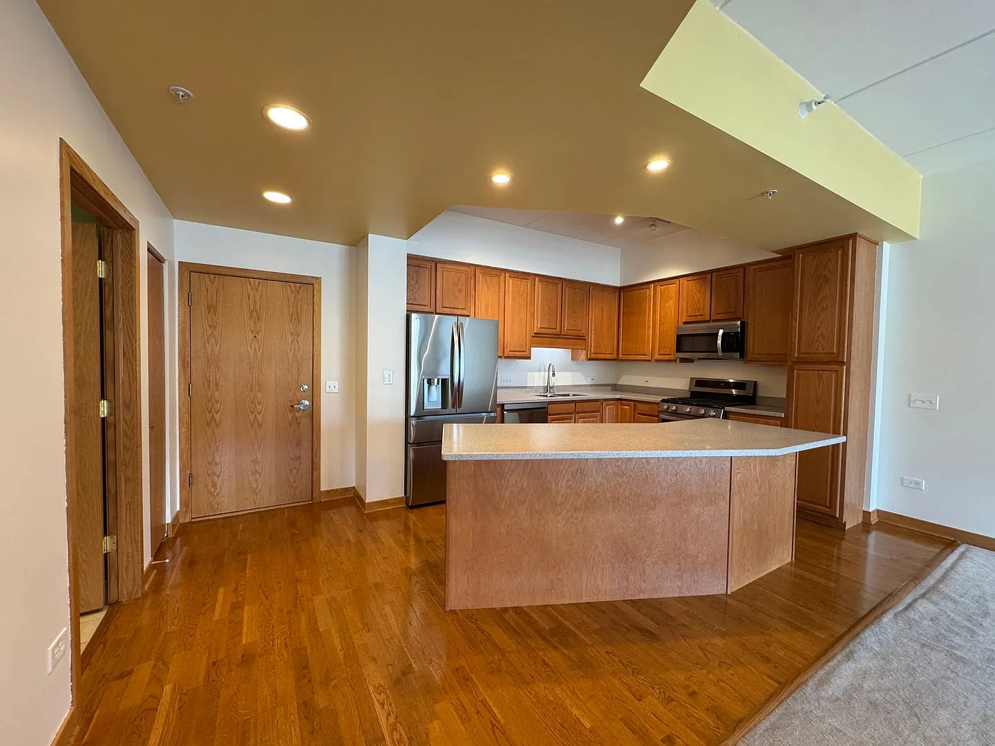 1 bed, 859 sqft, $2,350 — Photo 4