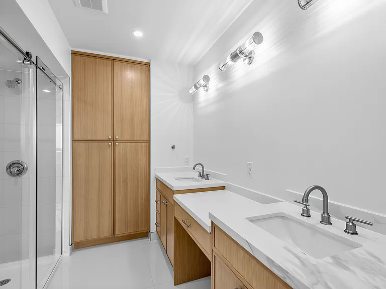 2500 Bathurst St — Photo 16
