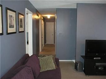 5th image of 302 S Broadmoor St
