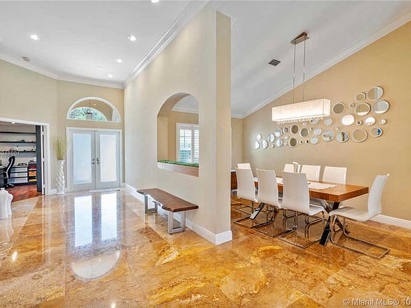 3rd image of 807 Heritage Dr