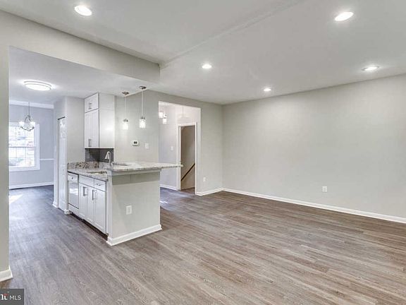 3rd image of 6368 Eighth Cir