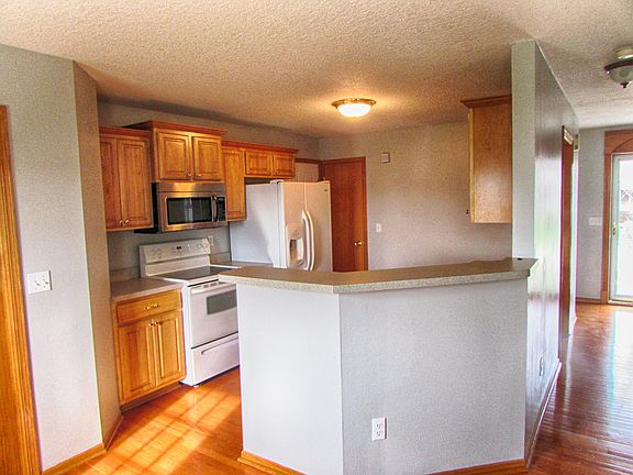 3rd image of 2924 SW Sunnybrooke Dr