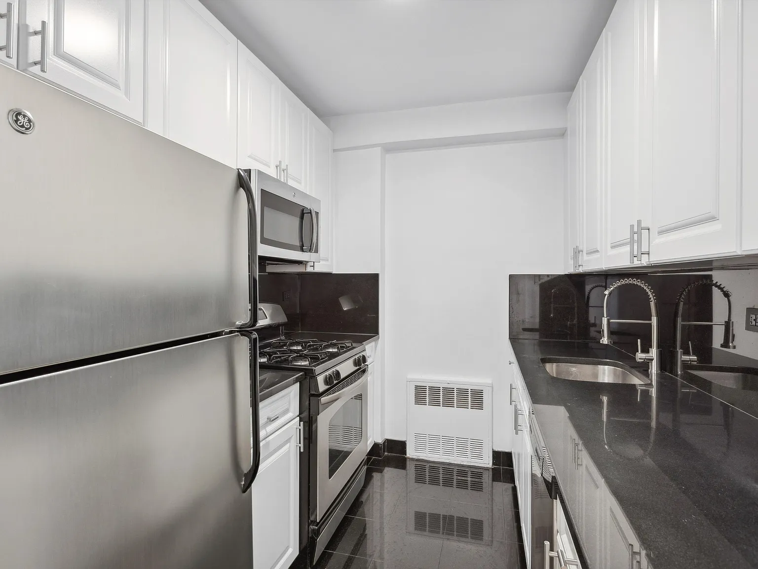 320 East 23rd Street — Photo 4