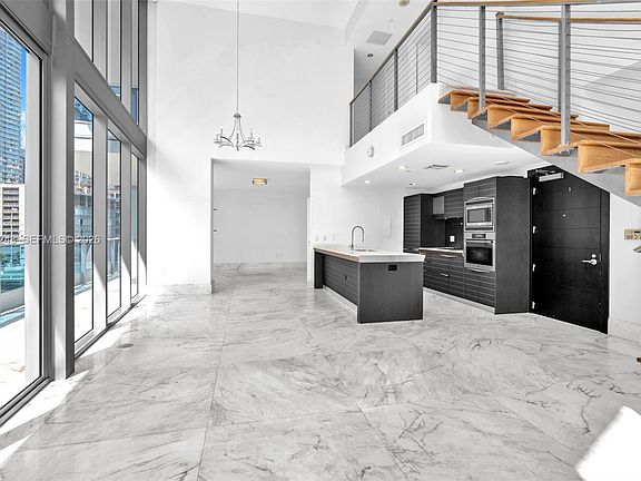 3rd image of 200 Biscayne Boulevard Way APT 509